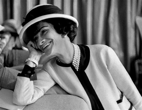 citation chapeau coco chanel|coco chanel citation.